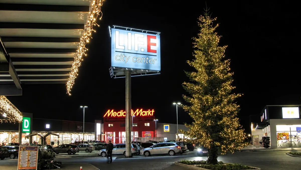 Weihnachtsbeleuchtung LIFE City Center – Weihnachtsbaum und Fassadenlicht