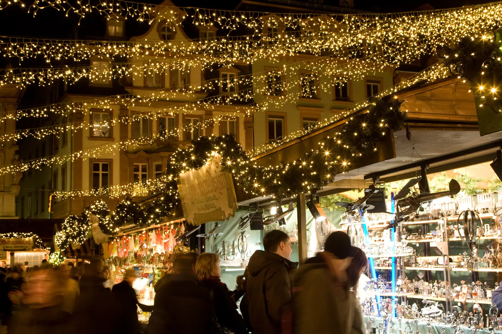 Weihnachtsmarkt Mainz – Lichterhimmel über den Marktständen