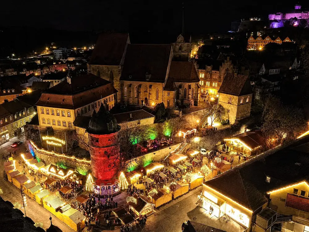 Weihnachtsmarkt Kaufbeuren bei Nacht – Beleuchtung von Eberlein Illumination